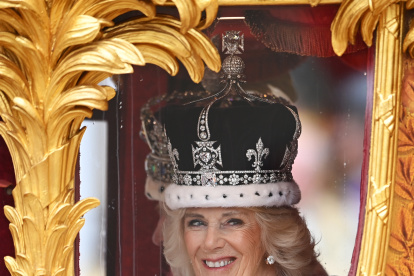 Camila lucía muy feliz en la coronación