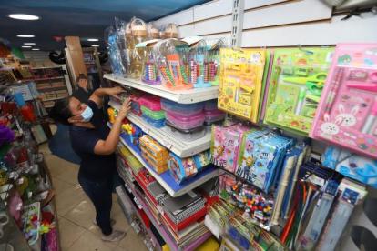 Los útiles escolares se han convertido en un gasto importante para las familias.