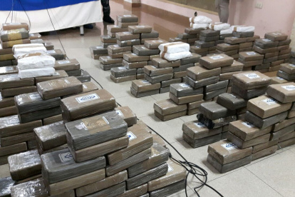 Evidencia. En 70 bultos se encontró más de 3.000 paquetes rectangulares de cocaína.