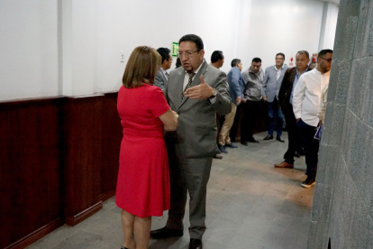 Diálogos. Saquicela conversa con Wilma Andrade (ID) sobre el procedimiento que se aplicaría el 9 de mayo de 2023 en el pleno.