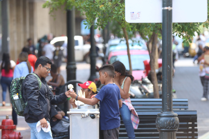 La ciudadanía reportó como "insoportable" la ola de calor del 8 de mayo.