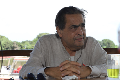 Ramón ama el río Daule.