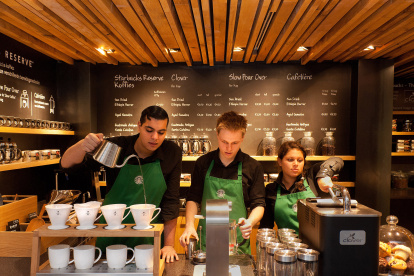 Cafetería.- Uno de los locales de Starbucks en el mundo.