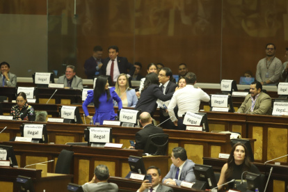 Descontento. Fernando Villavicencio defendió su gestión al frente de la Comisión de Fiscalización y se fue. “Para no ser cómplice”, dijo.