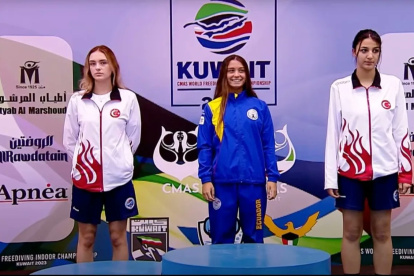 La joven nadadora se hizo con la medalla de oro en el mundial de apnea celebrado en Kuwait.