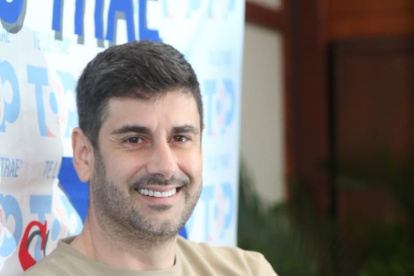 Melendi posando para la cámara de EXPRESIONES