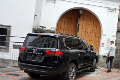 Registro. Un vehículo de la Presidencia de la República en Carondelet.