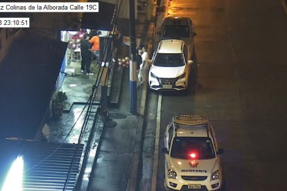 La Policía en uno de los llamados de emergencia de la comunidad de Colinas de la Alborada.