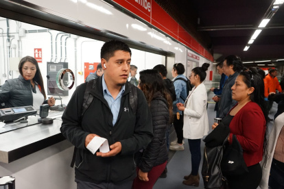 Compra. En las taquillas ya existe más personal para solventar la demanda de usuarios