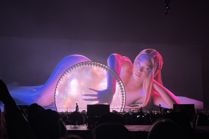 Beyoncé sorprende con su escenografía, efectos, vestuario y setlist.