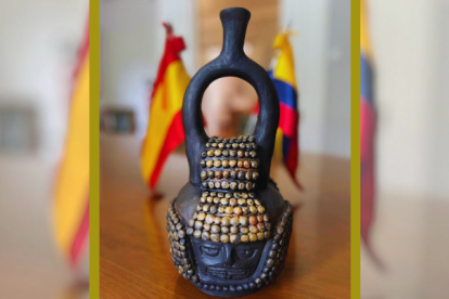 Ecuador donará réplicas de una vasija de la cultura prehispánica Mayo-Chinchipe, datada en torno al 3.500-3.350 a.C. y usada como recipiente para el cacao, a cuatro museos del chocolate en España.