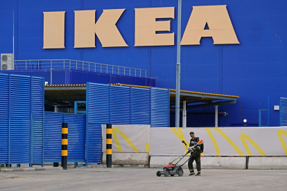 Empresa.- El edificio donde funciona la compañía Ikea.