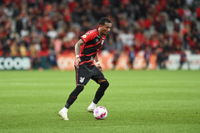 El volante Bryan García, de 22 años, fue separado provisionalmente del Athletico Paranaense, club brasileño al que llegó a inicios de la temporada pasada.