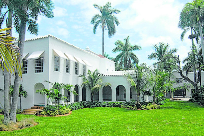 Inmueble.- Una de las mansiones ubicadas en Miami- Florida.
