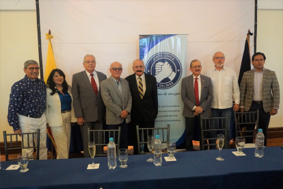 Algunos de los integrantes de la nueva Junta Cívica de Salinas, Santa Elena.