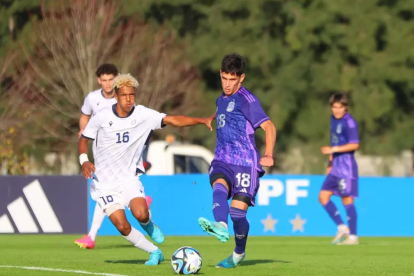 Argentina venció sin problema a Dominicana.