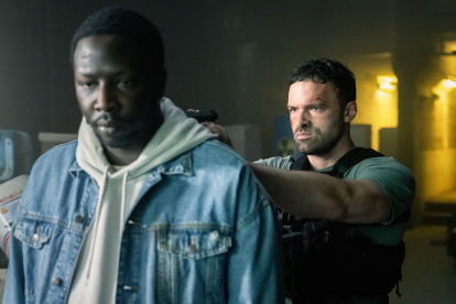 Acción, violencia, sangre, sexo, desnudos y explosiones son las armas del director Morgan S. Dalibert para embriagar al espectador.