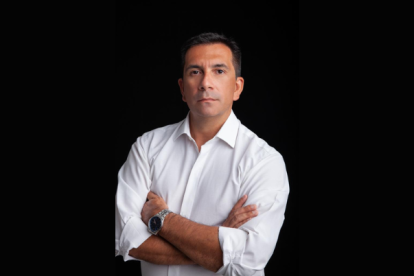 En el aeropuerto se Quito se esperaba su llegada a las 17:30