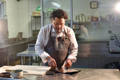 Rescatar los platos representativos con productos locales es su misión.