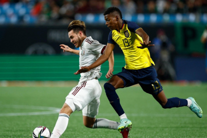 Nilson Angulo (d) ya ha tenido experiencia en la selección absoluta de Ecuador.