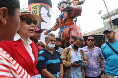 El pasado 17 de diciembre, Gloria Gallardo, la expresidenta de la entidad, dijo que daría premios a los mejores monigotes de ‘La Ruta de los Gigantes’. Hoy, luego de más de 100 días, los artesanos reclaman sus premios. Sin embargo, la oferta no se ha cumplido. Gallardo ya no está en el cargo.