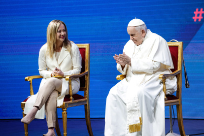 El papa Francisco y la primera ministra italiana, Giorgia Meloni.