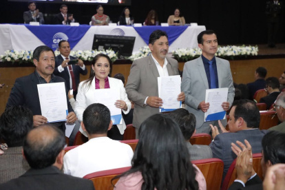 En el acto estuvo presente Diana Aramaint, presidenta del CNE.