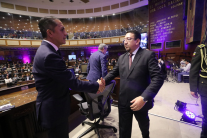 Prohombres. Wilman Terán y Virgilio Saquicela no miran a los ojos ni para saludarse entre ellos. El presidente de la Judicatura fue el invitado especial.