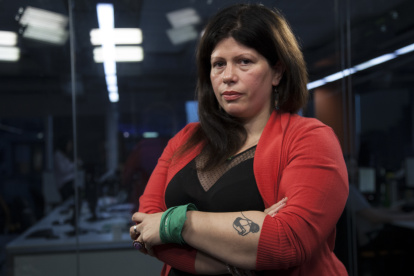 La escritora argentina Dolores Reyes en una foto tomada del portal de InfobaeTV