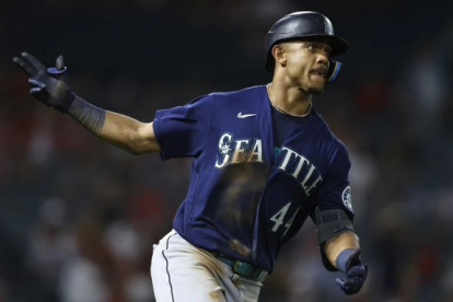 Julio Rodríguez recientemente renovó con Marineros y ahora les está dando resultado.