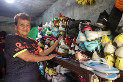 Mechita en su ambiente de trabajo conoce dónde esta puesto qué y el orden.