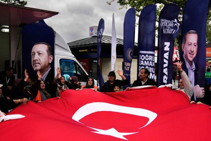 Kemal Kiliçdaroglu al frente, promete sanear la economía, restaurar derechos y acercar al país a los valores occidentales.