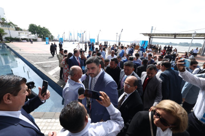 Aquiles Álvarez en su llegada al Palacio de Cristal.