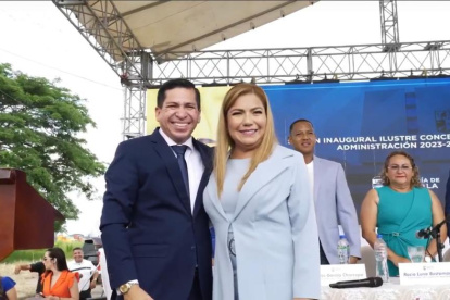 Darío Macas junto a Jenny Machuca, quien fue electa vicealcaldesa de Machala.