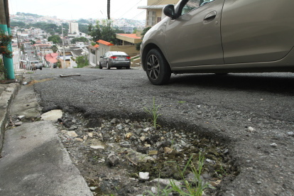 Los baches causan problemas a los vecinos de El Paraíso.