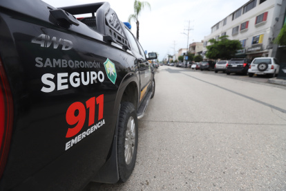 En un recorrido de EXPRESO se constató que en ciertos puntos se encuentran camionetas con leyendas de ‘Samborondón Seguro’.