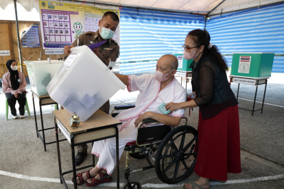 Centro de votación para las elecciones en Tailandia