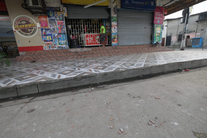 Cámaras de seguridad dejaron registrado un nuevo atentado por parte de vacunadores en un local porteño.