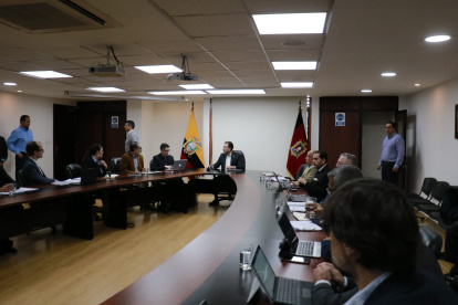 Pabel en reunión con las operadoras del Metro de Quito.