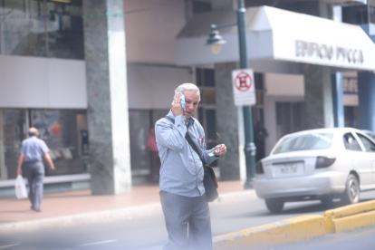 Durante todo este invierno, imágenes como esta ha sido común ver en las calles de Guayaquil.