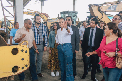 La prefecta Aguiñaga visitó sorpresivamente los galpones que almacenan la maquinaria de la Prefectura.