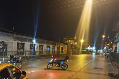 Agentes policiales y de tránsito llegaron al sitio luego del ataque