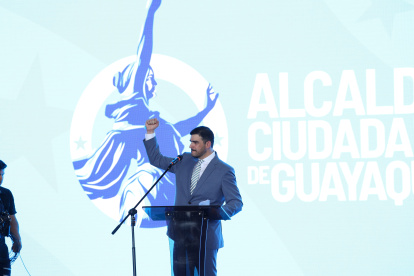El alcalde de Guayaquil en el Palacio de Cristal.