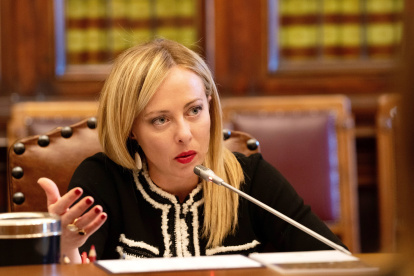 Meloni en su despacho oficial en el palacio de Chigi