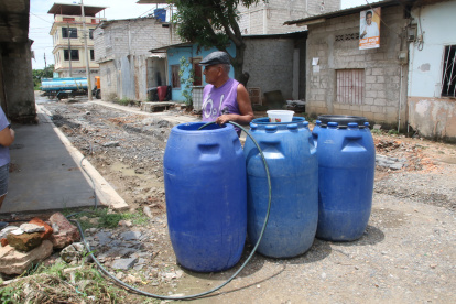 Solicitud. La comunidad pide a la administración entrante ejercer control sobre la distribución de cualquier tipo.