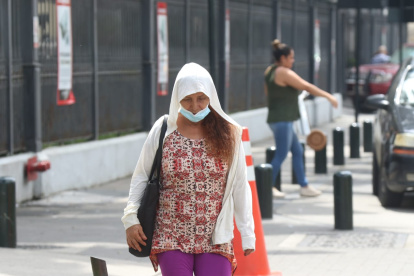 Las temperaturas altas continúan en la ciudad de Guayaquil, afectando a la ciudadanía a diario.
