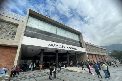 Lasso comparece ante la Asamblea Nacional.