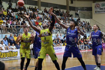 Jorge Guzmán y Barcelona disputaron la final de la Liga Básquet Pro del año pasado. Al final, el cuadro azul terminó quedándose con la primera edición del torneo profesional.