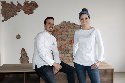 Chef. Carolina Sánchez junto a su esposo, Iñaki Murua, en la construcción de su restaurante Kriollo.