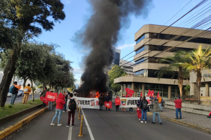 La AMT reportó cierre de la avenida Amazonas, a la altura del Ministerio de Educación.